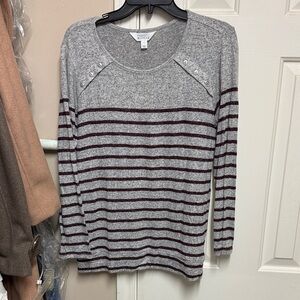 Market & Spruce Heather Gray and Burgundy Button-Shoulder Top